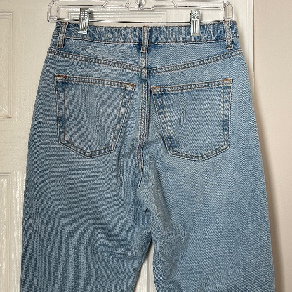 TOPSHOP Women's Light Mom Jeans Ripped jeans Size 26 Length 30 - Picture 8 of 8